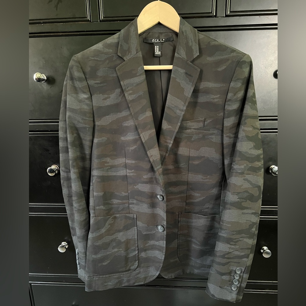 Men’s suit jacket in army fatigue colors
